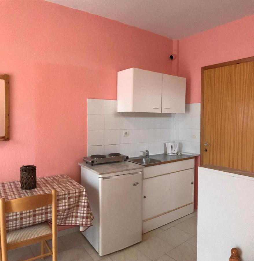 Rena Apartments Аспровальта Экстерьер фото