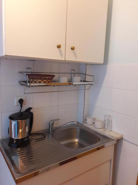 Rena Apartments Аспровальта Экстерьер фото